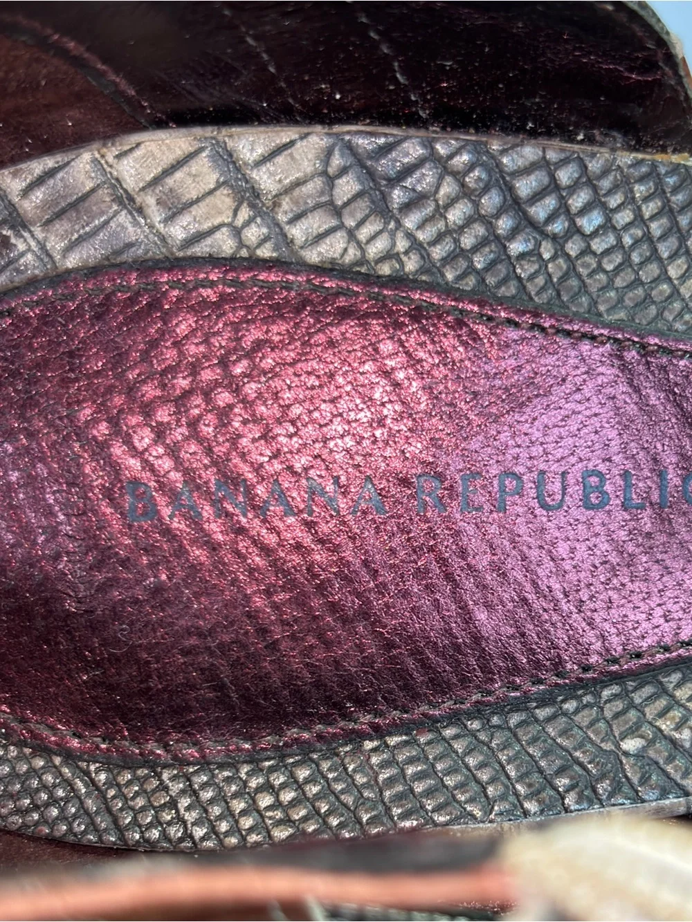 Banana Republic Vintage Y2K Office Siren Croc Embossed T-Strap Heels 9.5 VGUC